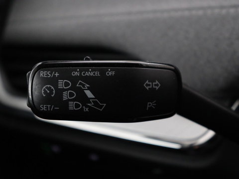 Škoda Enyaq iV 60 | SOH 92,4% | Panoramadak | Stoel/stuur verwarming | Half leder | Adaptive cruise | Carplay | Virtueel dashboard | Sfeerverlichting | Climate control | Camera | Park assist |