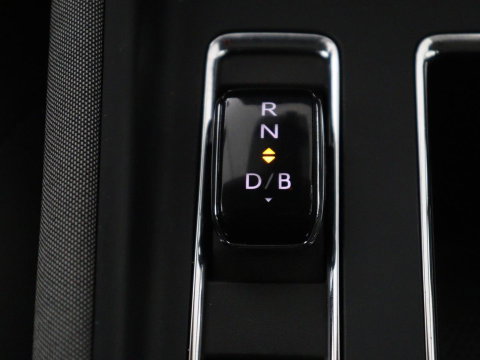 Škoda Enyaq iV 60 | SOH 92,4% | Panoramadak | Stoel/stuur verwarming | Half leder | Adaptive cruise | Carplay | Virtueel dashboard | Sfeerverlichting | Climate control | Camera | Park assist |