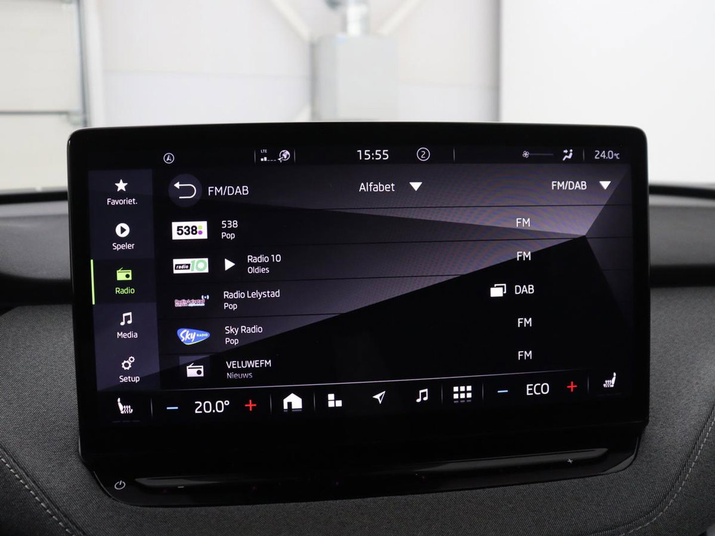 Škoda Enyaq iV 60 | SOH 92,4% | Panoramadak | Stoel/stuur verwarming | Half leder | Adaptive cruise | Carplay | Virtueel dashboard | Sfeerverlichting | Climate control | Camera | Park assist |
