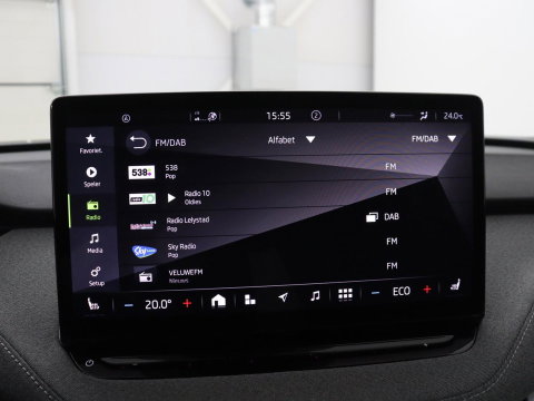 Škoda Enyaq iV 60 | SOH 92,4% | Panoramadak | Stoel/stuur verwarming | Half leder | Adaptive cruise | Carplay | Virtueel dashboard | Sfeerverlichting | Climate control | Camera | Park assist |