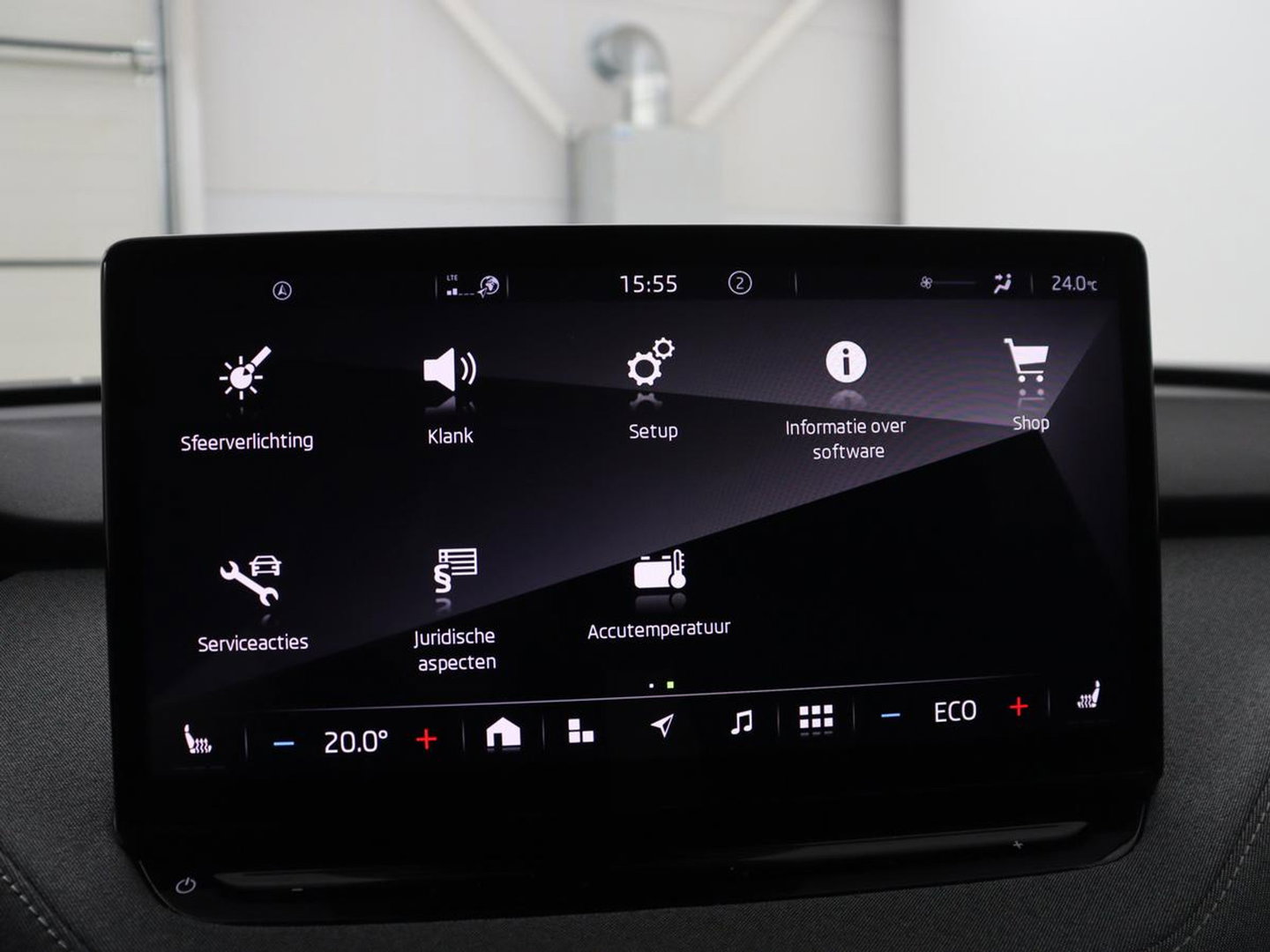 Škoda Enyaq iV 60 | SOH 92,4% | Panoramadak | Stoel/stuur verwarming | Half leder | Adaptive cruise | Carplay | Virtueel dashboard | Sfeerverlichting | Climate control | Camera | Park assist |