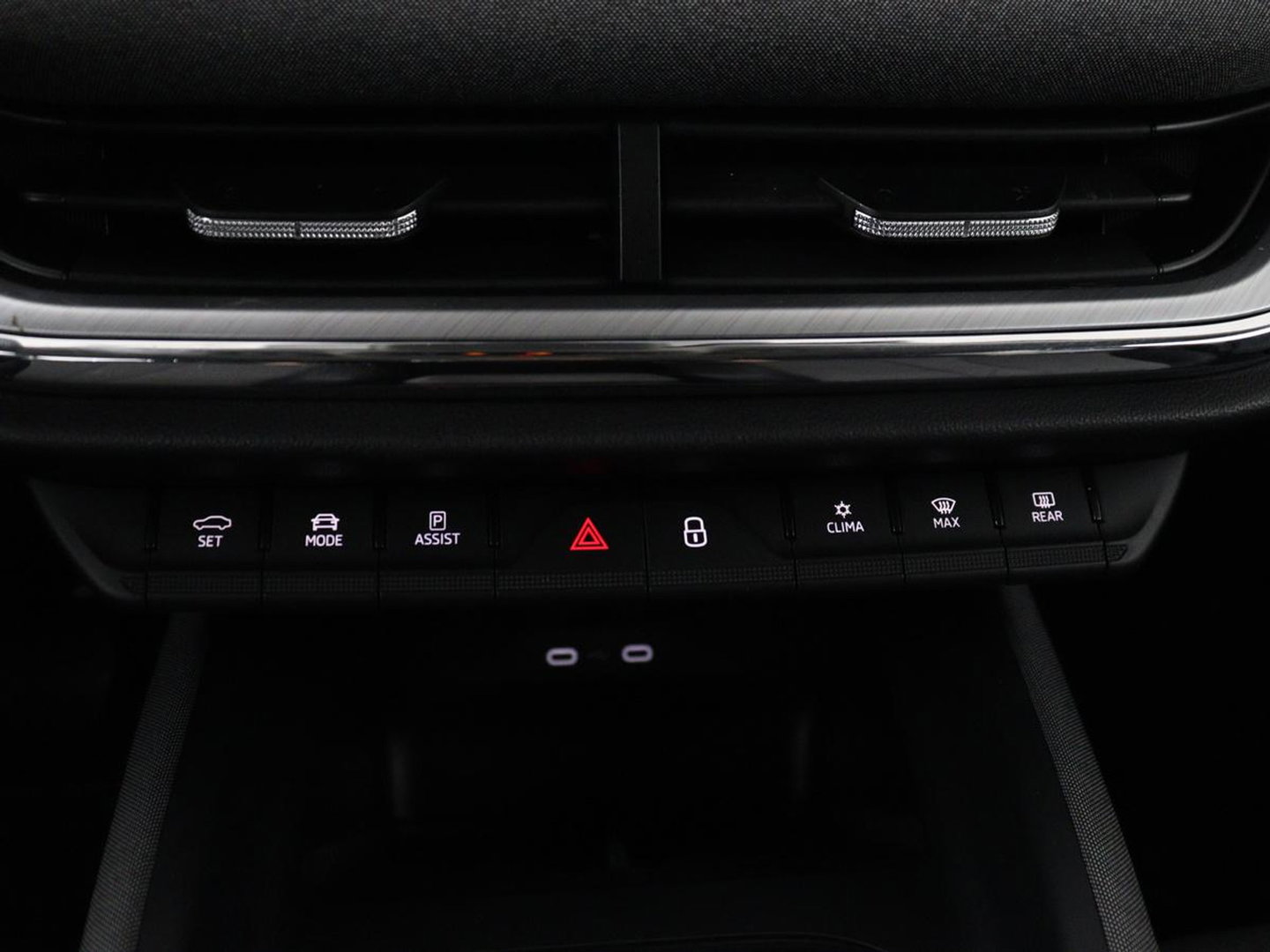 Škoda Enyaq iV 60 | SOH 92,4% | Panoramadak | Stoel/stuur verwarming | Half leder | Adaptive cruise | Carplay | Virtueel dashboard | Sfeerverlichting | Climate control | Camera | Park assist |