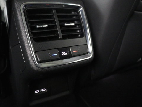 Škoda Enyaq iV 60 | SOH 92,4% | Panoramadak | Stoel/stuur verwarming | Half leder | Adaptive cruise | Carplay | Virtueel dashboard | Sfeerverlichting | Climate control | Camera | Park assist |