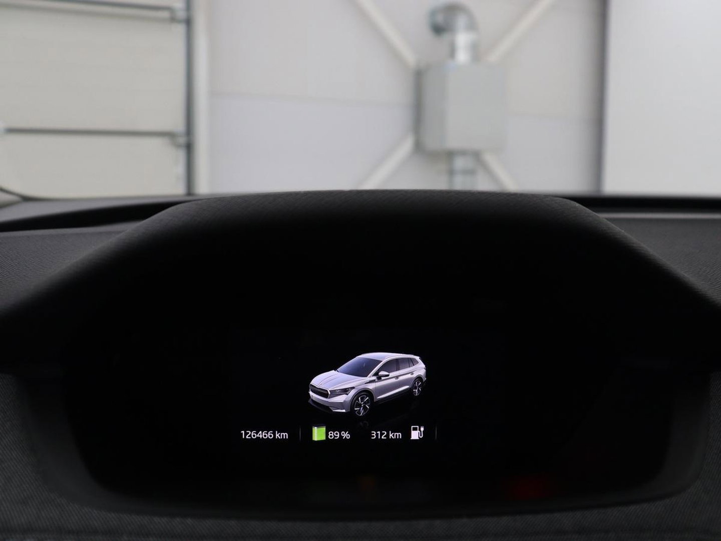 Škoda Enyaq iV 60 | SOH 92,4% | Panoramadak | Stoel/stuur verwarming | Half leder | Adaptive cruise | Carplay | Virtueel dashboard | Sfeerverlichting | Climate control | Camera | Park assist |