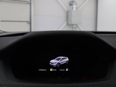 Škoda Enyaq iV 60 | SOH 92,4% | Panoramadak | Stoel/stuur verwarming | Half leder | Adaptive cruise | Carplay | Virtueel dashboard | Sfeerverlichting | Climate control | Camera | Park assist |