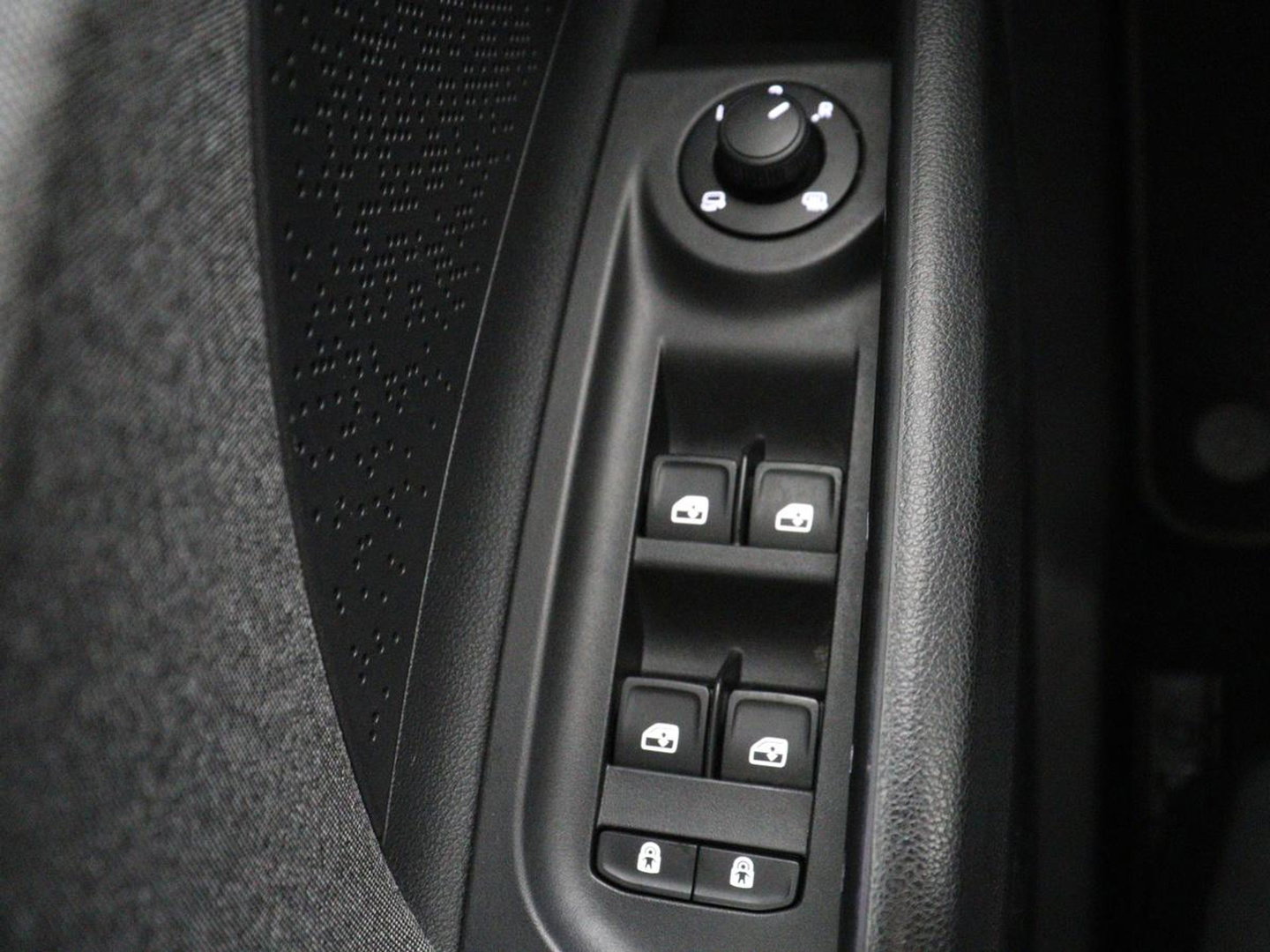 Škoda Enyaq iV 60 | SOH 92,4% | Panoramadak | Stoel/stuur verwarming | Half leder | Adaptive cruise | Carplay | Virtueel dashboard | Sfeerverlichting | Climate control | Camera | Park assist |