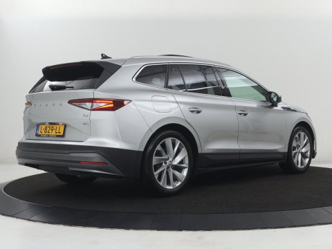 Škoda Enyaq iV 60 | SOH 92,4% | Panoramadak | Stoel/stuur verwarming | Half leder | Adaptive cruise | Carplay | Virtueel dashboard | Sfeerverlichting | Climate control | Camera | Park assist |
