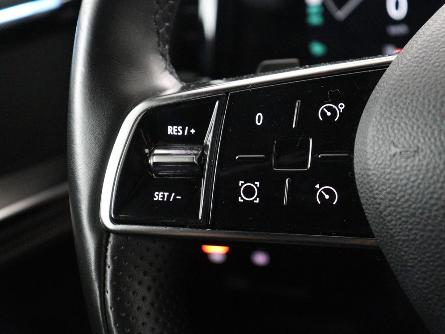 Renault Austral 1.3 mild hybrid | SOH 92,4% | Half leder | Climate control | Carplay | Virtual Dashboard | Adaptive Cruise | Camera | Park assist |
