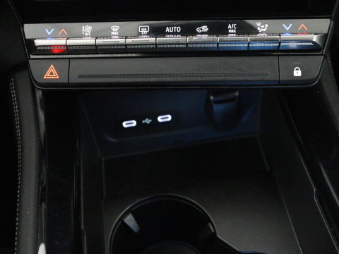 Renault Austral 1.3 mild hybrid | SOH 92,4% | Half leder | Climate control | Carplay | Virtual Dashboard | Adaptive Cruise | Camera | Park assist |