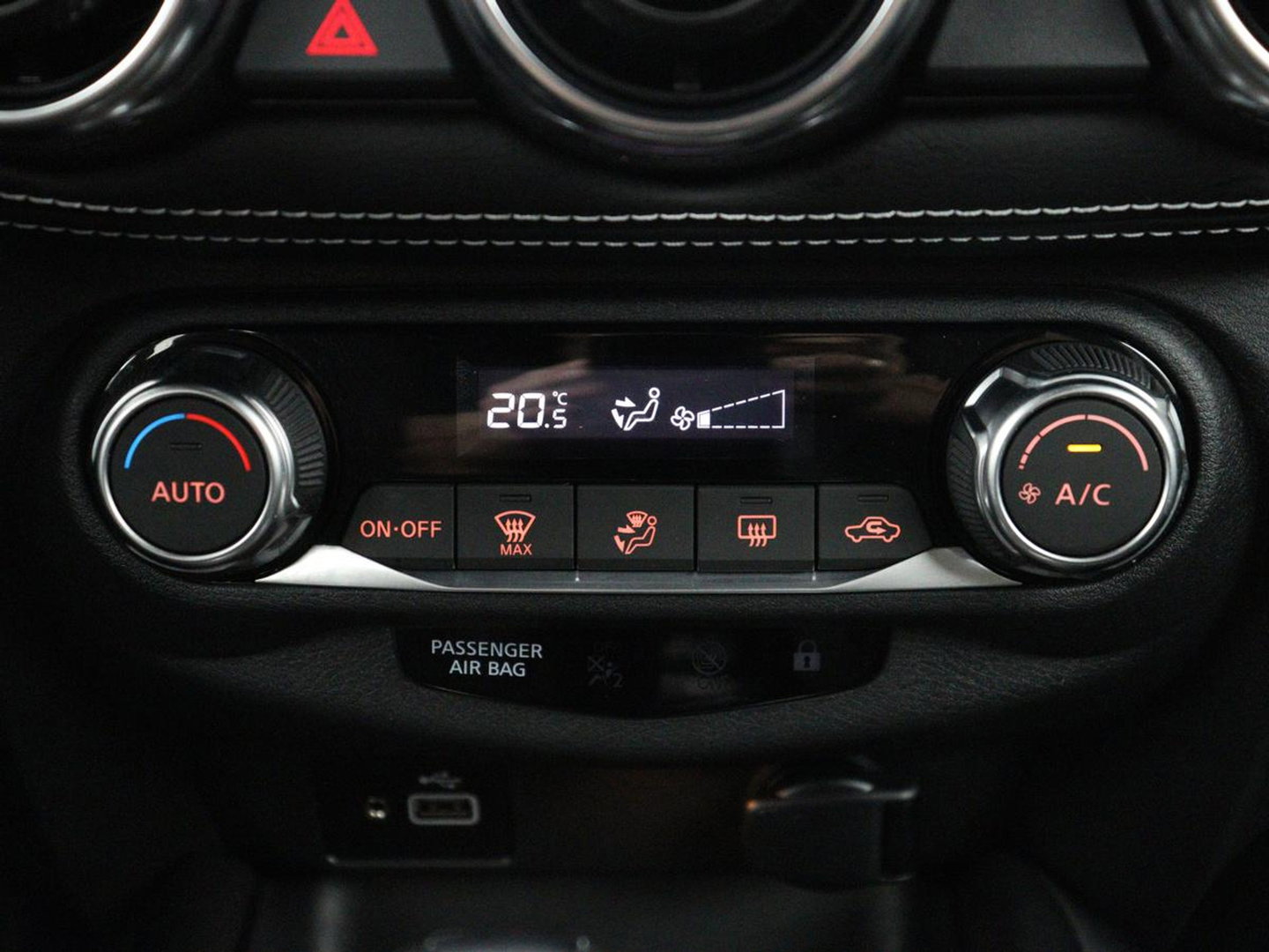 Nissan Juke 1.0 DIG-T N-Design | Half leder | Carplay | Cruise control | Park assist | Camera | Climate control | Keyless | Lichtmetaal 19" |