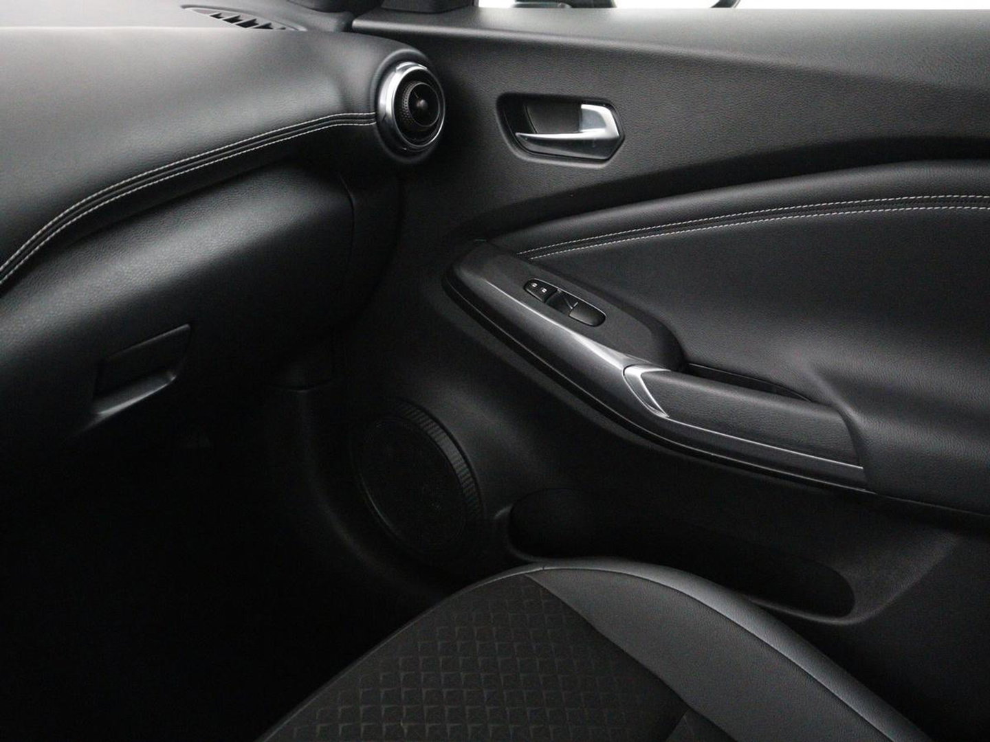 Nissan Juke 1.0 DIG-T N-Design | Half leder | Carplay | Cruise control | Park assist | Camera | Climate control | Keyless | Lichtmetaal 19" |