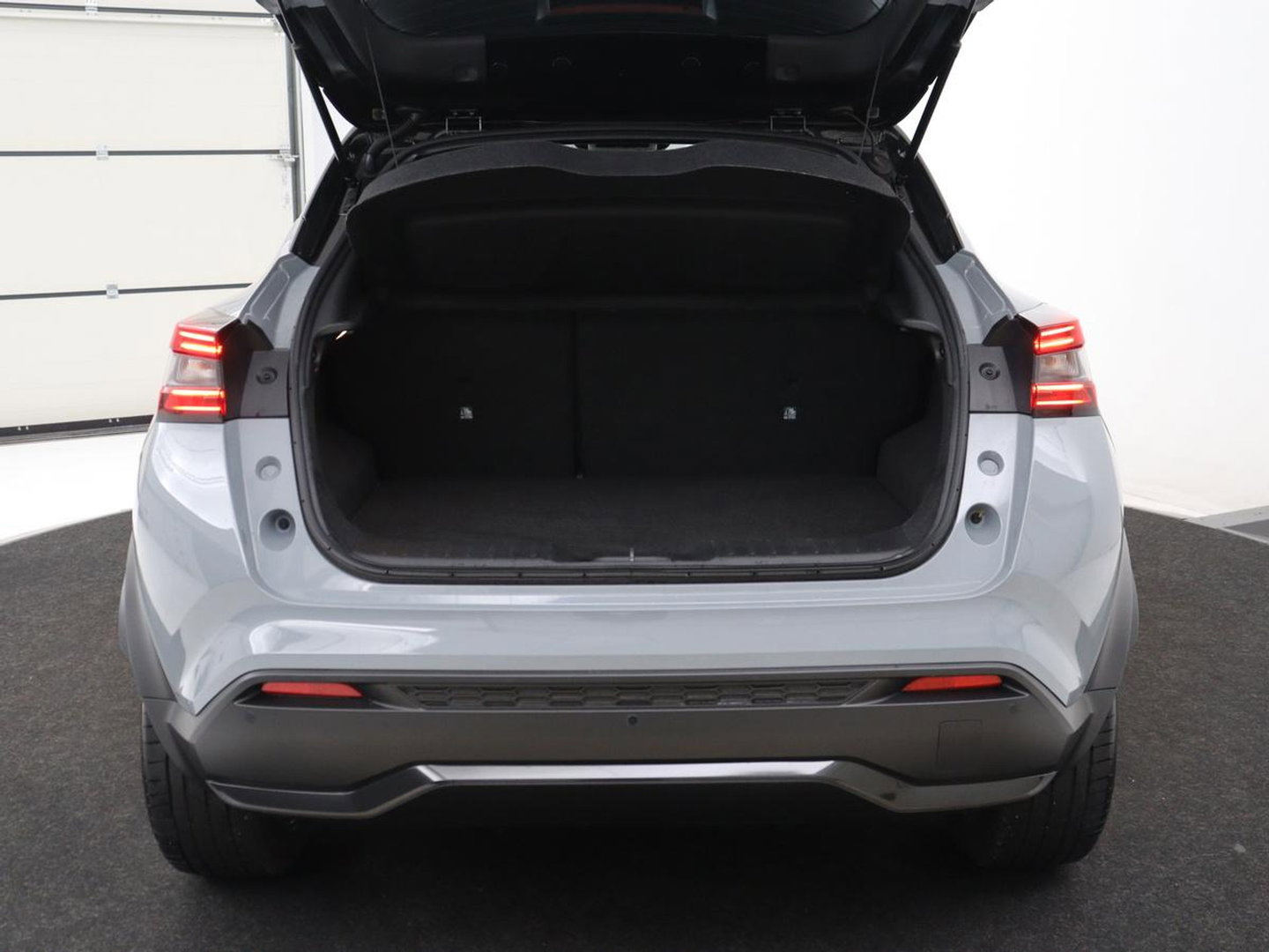 Nissan Juke 1.0 DIG-T N-Design | Half leder | Carplay | Cruise control | Park assist | Camera | Climate control | Keyless | Lichtmetaal 19" |