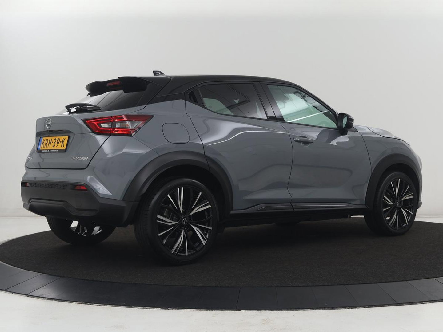Nissan Juke 1.0 DIG-T N-Design | Half leder | Carplay | Cruise control | Park assist | Camera | Climate control | Keyless | Lichtmetaal 19" |