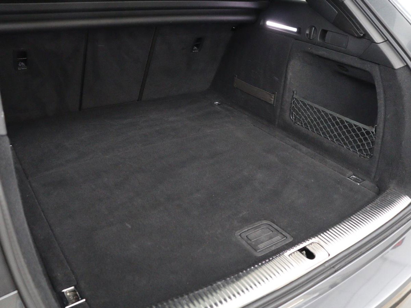 Audi A4 Avant 35 TFSI S edition Competition | Half Leder | Virtual Dashboard | Stoelverwarming | Cruise control | Park assist | Climate control | Drive select |