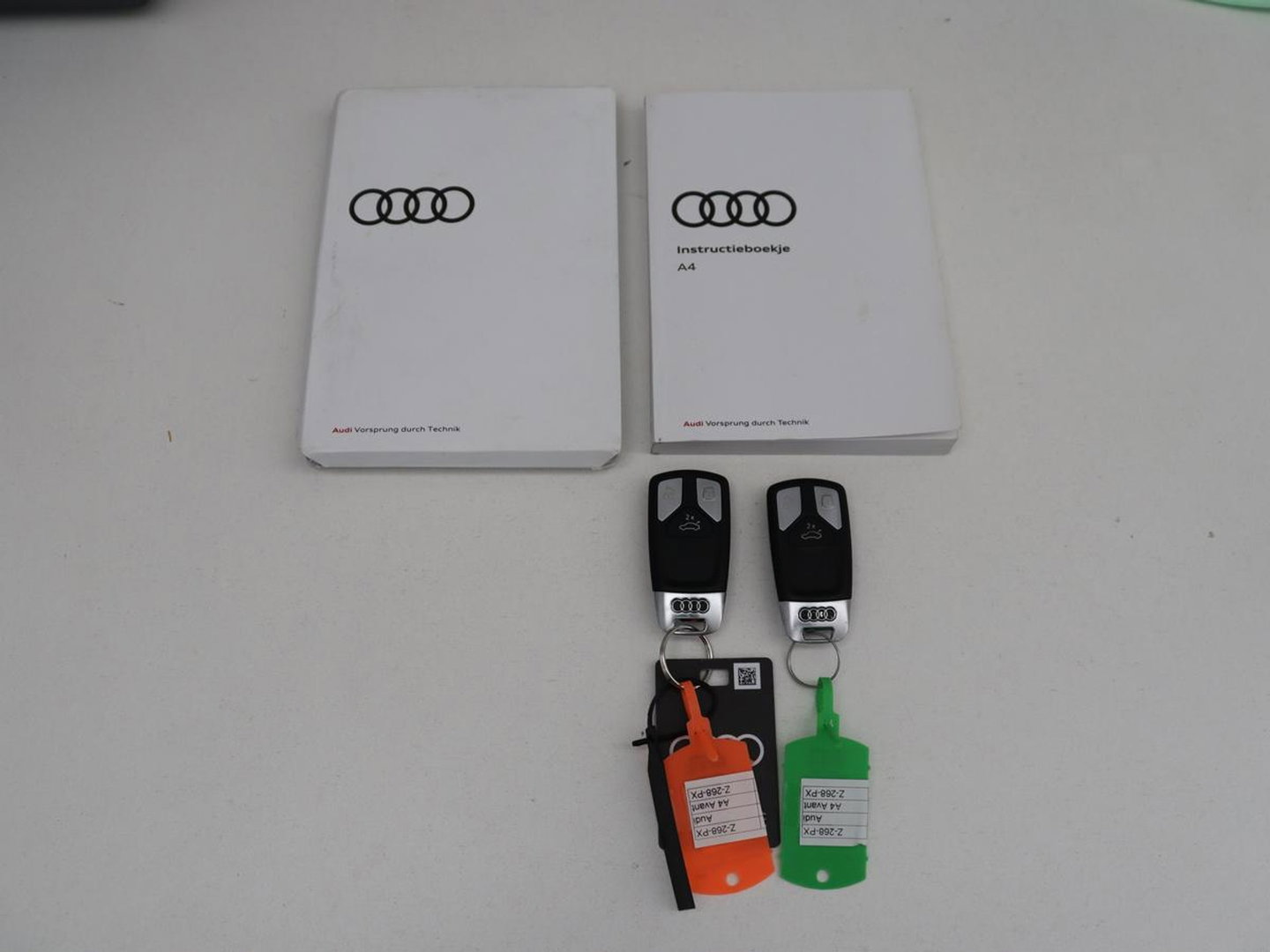 Audi A4 Avant 35 TFSI S edition Competition | Half Leder | Virtual Dashboard | Stoelverwarming | Cruise control | Park assist | Climate control | Drive select |