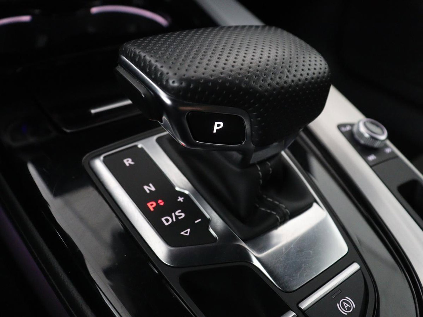 Audi A4 Avant 35 TFSI S edition Competition | Half Leder | Virtual Dashboard | Stoelverwarming | Cruise control | Park assist | Climate control | Drive select |