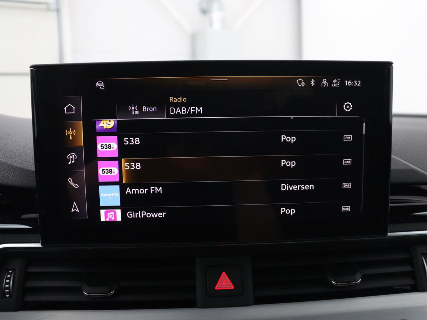 Audi A4 Avant 35 TFSI S edition Competition | Half Leder | Virtual Dashboard | Stoelverwarming | Cruise control | Park assist | Climate control | Drive select |