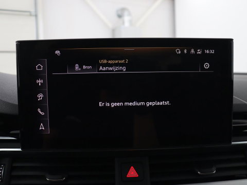 Audi A4 Avant 35 TFSI S edition Competition | Half Leder | Virtual Dashboard | Stoelverwarming | Cruise control | Park assist | Climate control | Drive select |