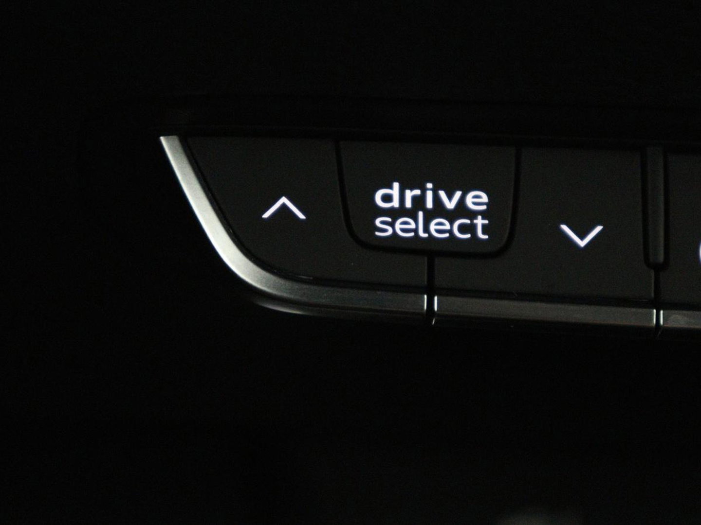 Audi A4 Avant 35 TFSI S edition Competition | Half Leder | Virtual Dashboard | Stoelverwarming | Cruise control | Park assist | Climate control | Drive select |