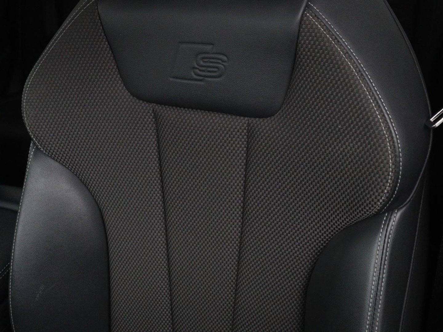 Audi A4 Avant 35 TFSI S edition Competition | Half Leder | Virtual Dashboard | Stoelverwarming | Cruise control | Park assist | Climate control | Drive select |
