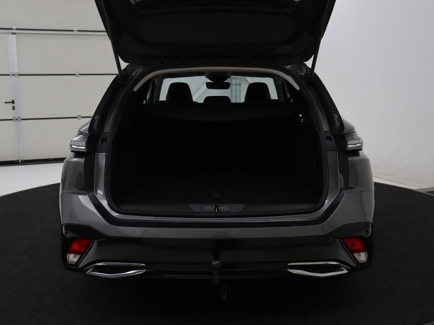 Peugeot 308 SW 1.6 HYbrid 180 Allure Pack Business | SOH 97.3% | Trekhaak | 360 camera | Adaptive cruise | Carplay | Climate control | Virtual |