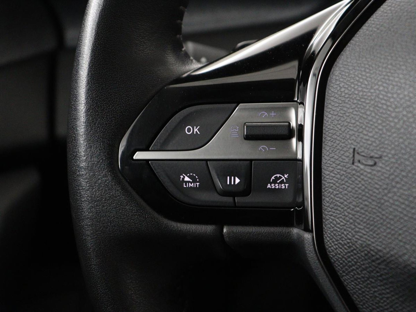 Peugeot 308 SW 1.6 HYbrid 180 Allure Pack Business | SOH 97.3% | Trekhaak | 360 camera | Adaptive cruise | Carplay | Climate control | Virtual |