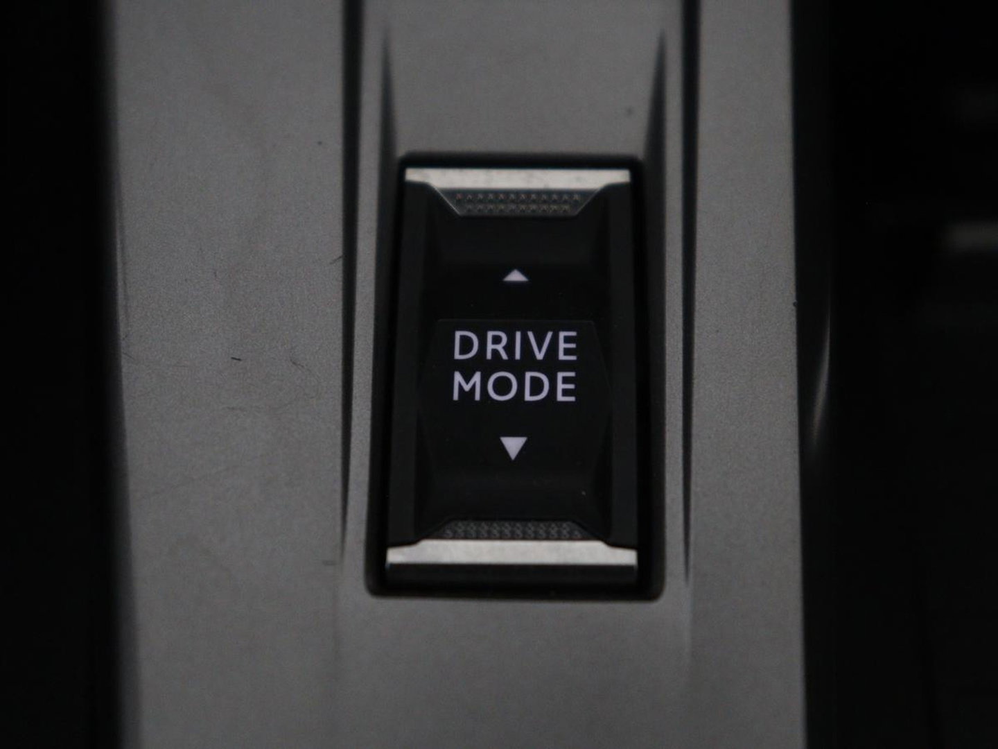 Peugeot 308 SW 1.6 HYbrid 180 Allure Pack Business | SOH 97.3% | Trekhaak | 360 camera | Adaptive cruise | Carplay | Climate control | Virtual |