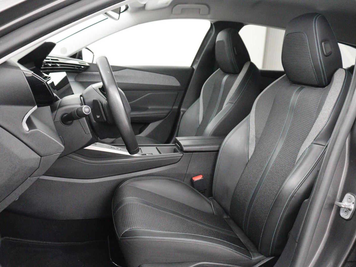 Peugeot 308 SW 1.6 HYbrid 180 Allure Pack Business | SOH 97.3% | Trekhaak | 360 camera | Adaptive cruise | Carplay | Climate control | Virtual |