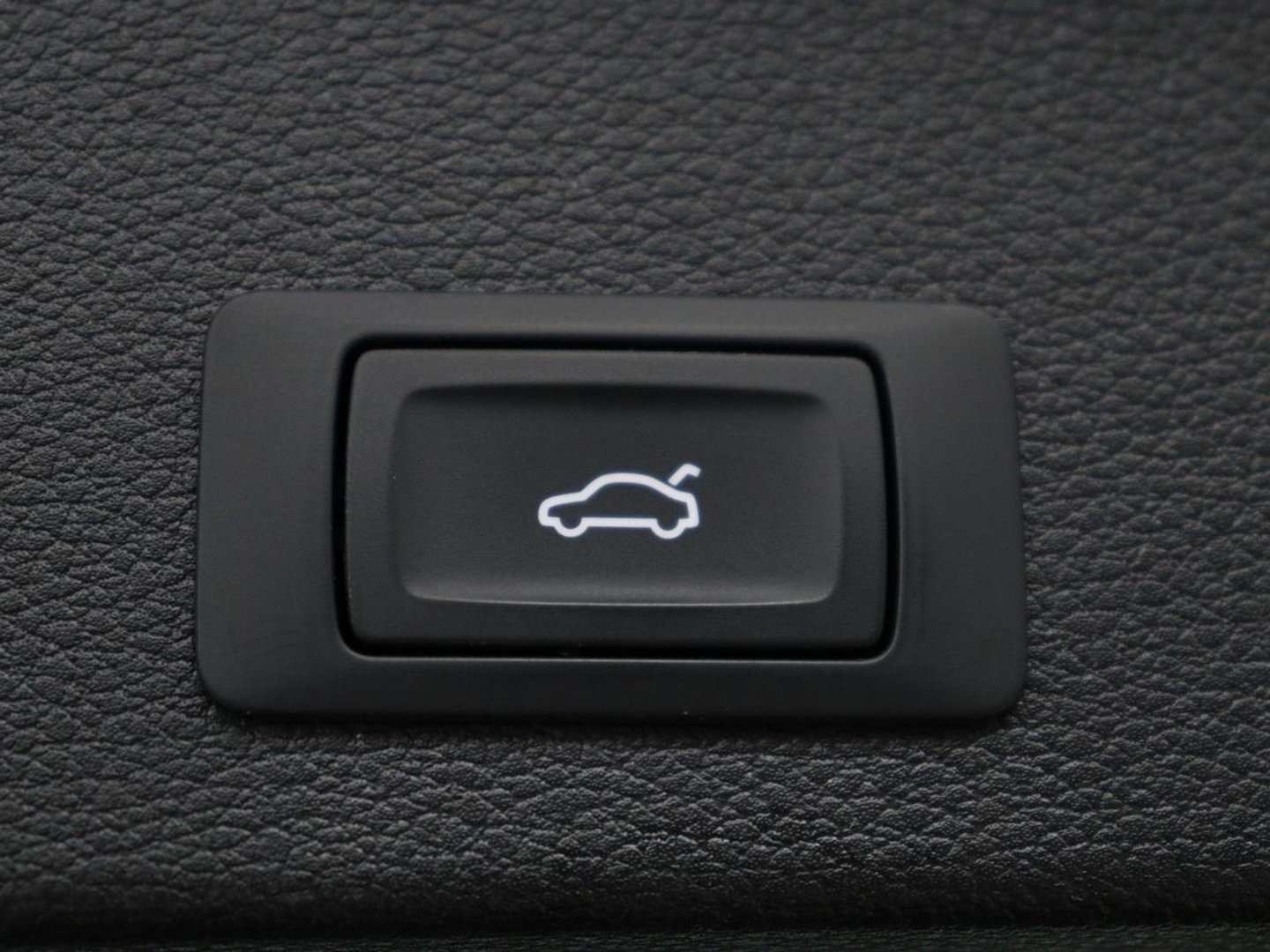 Audi Q2 30 TFSI Advanced edition | Panoramadak | Leder | Virtual Dashboard | Stoelverwarming | Climate control | Camera | Park assist | Cruise control | Navigatie |