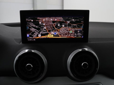 Audi Q2 30 TFSI Advanced edition | Panoramadak | Leder | Virtual Dashboard | Stoelverwarming | Climate control | Camera | Park assist | Cruise control | Navigatie |