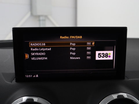 Audi Q2 30 TFSI Advanced edition | Panoramadak | Leder | Virtual Dashboard | Stoelverwarming | Climate control | Camera | Park assist | Cruise control | Navigatie |