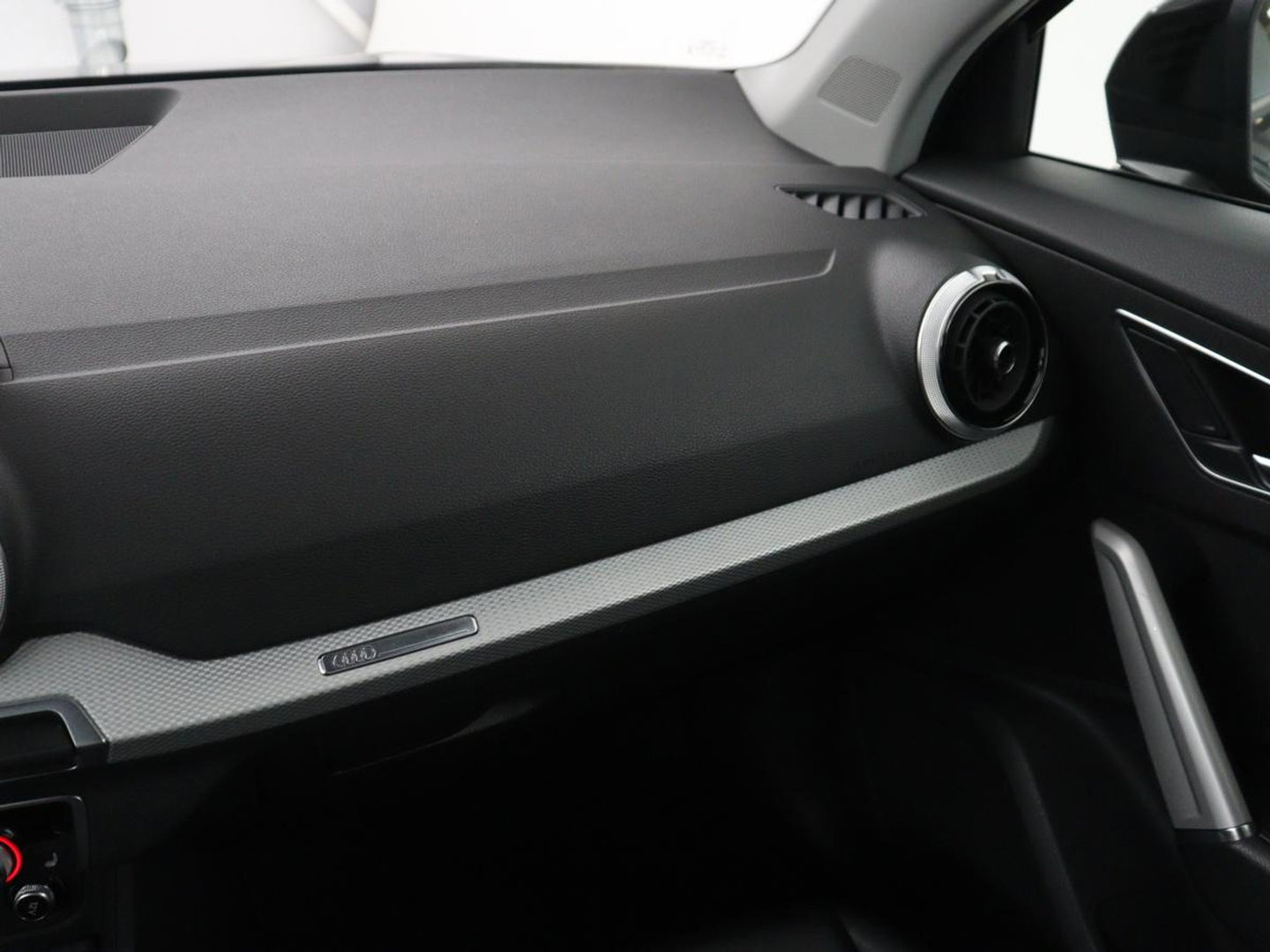 Audi Q2 30 TFSI Advanced edition | Panoramadak | Leder | Virtual Dashboard | Stoelverwarming | Climate control | Camera | Park assist | Cruise control | Navigatie |