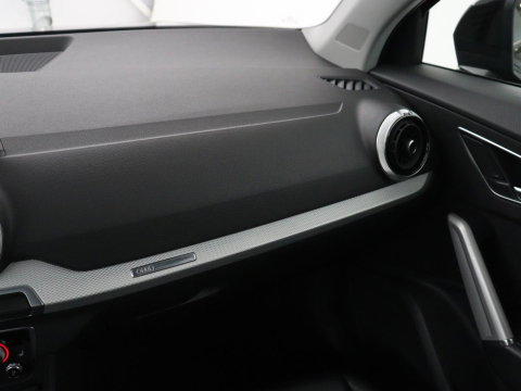 Audi Q2 30 TFSI Advanced edition | Panoramadak | Leder | Virtual Dashboard | Stoelverwarming | Climate control | Camera | Park assist | Cruise control | Navigatie |