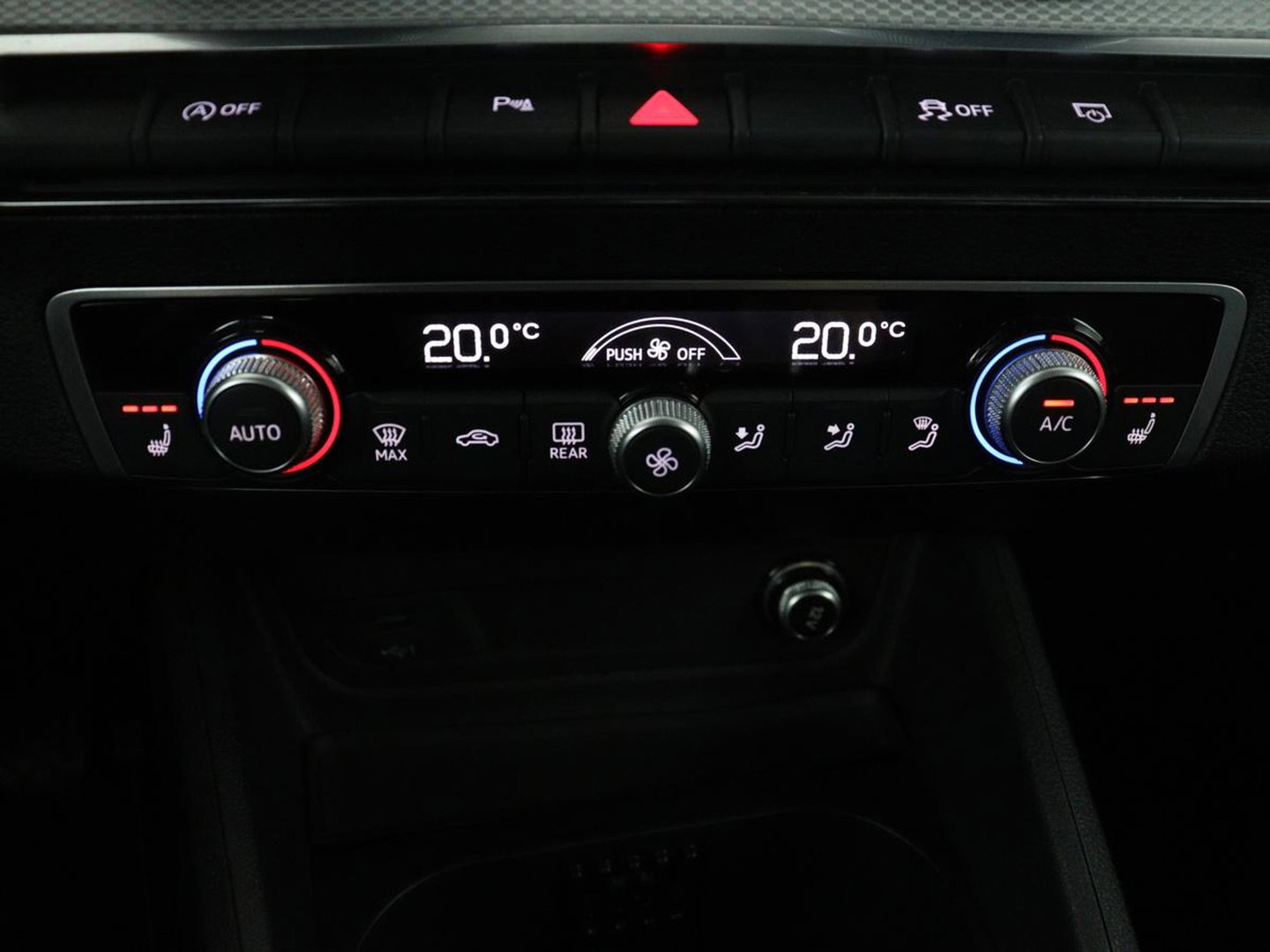 Audi Q2 30 TFSI Advanced edition | Panoramadak | Leder | Virtual Dashboard | Stoelverwarming | Climate control | Camera | Park assist | Cruise control | Navigatie |