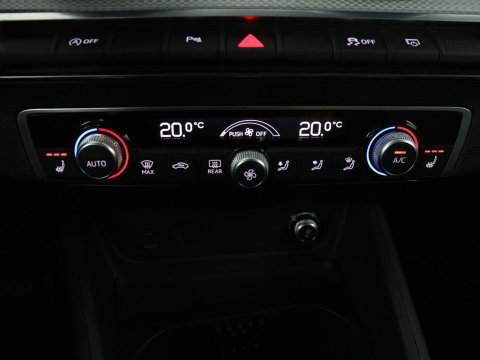 Audi Q2 30 TFSI Advanced edition | Panoramadak | Leder | Virtual Dashboard | Stoelverwarming | Climate control | Camera | Park assist | Cruise control | Navigatie |