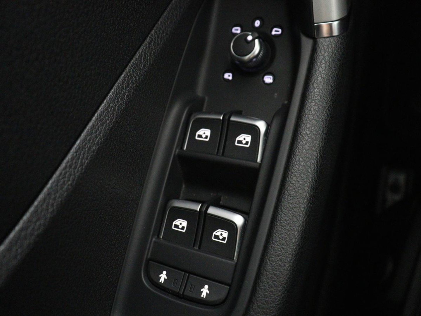 Audi Q2 30 TFSI Advanced edition | Panoramadak | Leder | Virtual Dashboard | Stoelverwarming | Climate control | Camera | Park assist | Cruise control | Navigatie |
