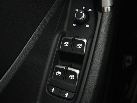 Audi Q2 30 TFSI Advanced edition | Panoramadak | Leder | Virtual Dashboard | Stoelverwarming | Climate control | Camera | Park assist | Cruise control | Navigatie |