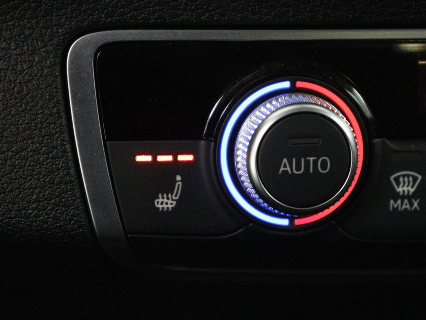 Audi Q2 30 TFSI Advanced edition | Panoramadak | Leder | Virtual Dashboard | Stoelverwarming | Climate control | Camera | Park assist | Cruise control | Navigatie |