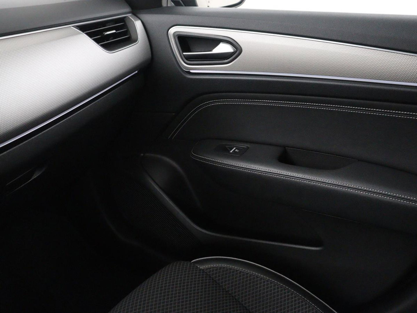 Renault Arkana 1.6 E-Tech Hybrid 145 Intens | Panoramadak | Half leder | Carplay | Adaptive cruise | Dodehoek detectie | Camera | Park assist | Climate control | Trekhaak