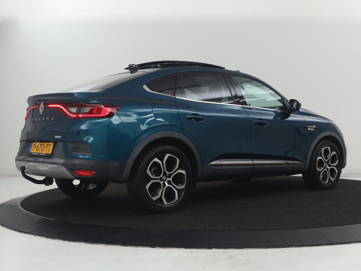 Renault Arkana 1.6 E-Tech Hybrid 145 Intens | Panoramadak | Half leder | Carplay | Adaptive cruise | Dodehoek detectie | Camera | Park assist | Climate control | Trekhaak
