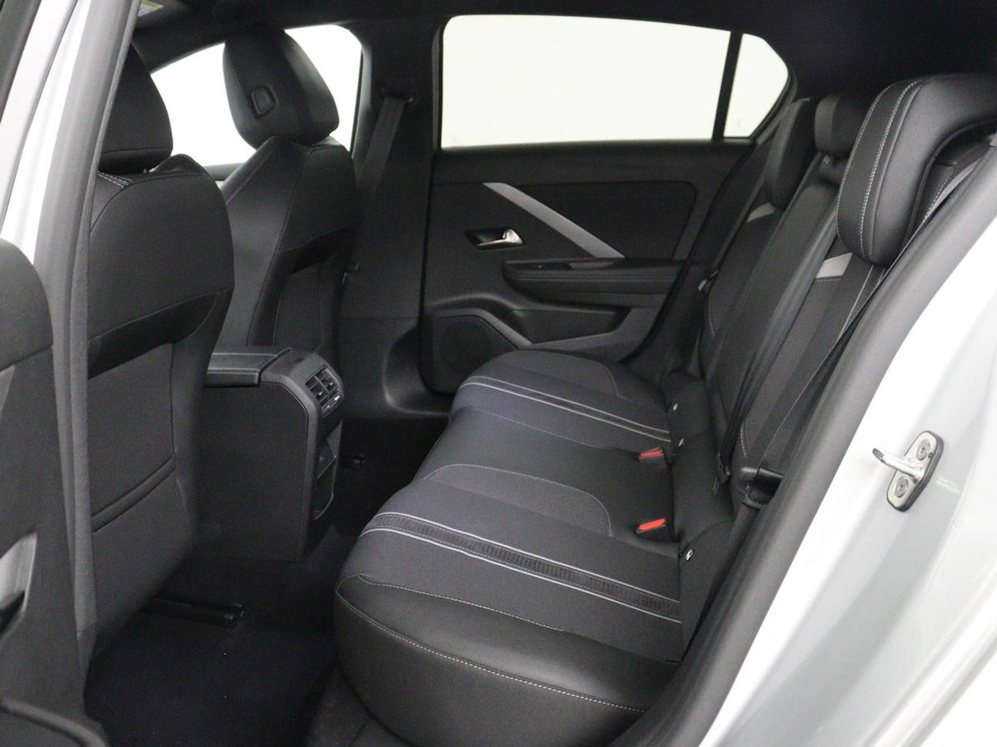 Opel Astra 1.6 Hybrid GS Line | SOH 97.7% | Adaptive cruise | Stuur/stoel verwarming | 360 camera | Climate control | Carplay | Sfeerverlichting | Full Led |