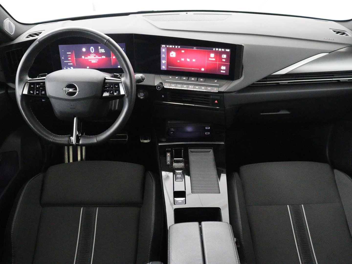 Opel Astra 1.6 Hybrid GS Line | SOH 97.7% | Adaptive cruise | Stuur/stoel verwarming | 360 camera | Climate control | Carplay | Sfeerverlichting | Full Led |