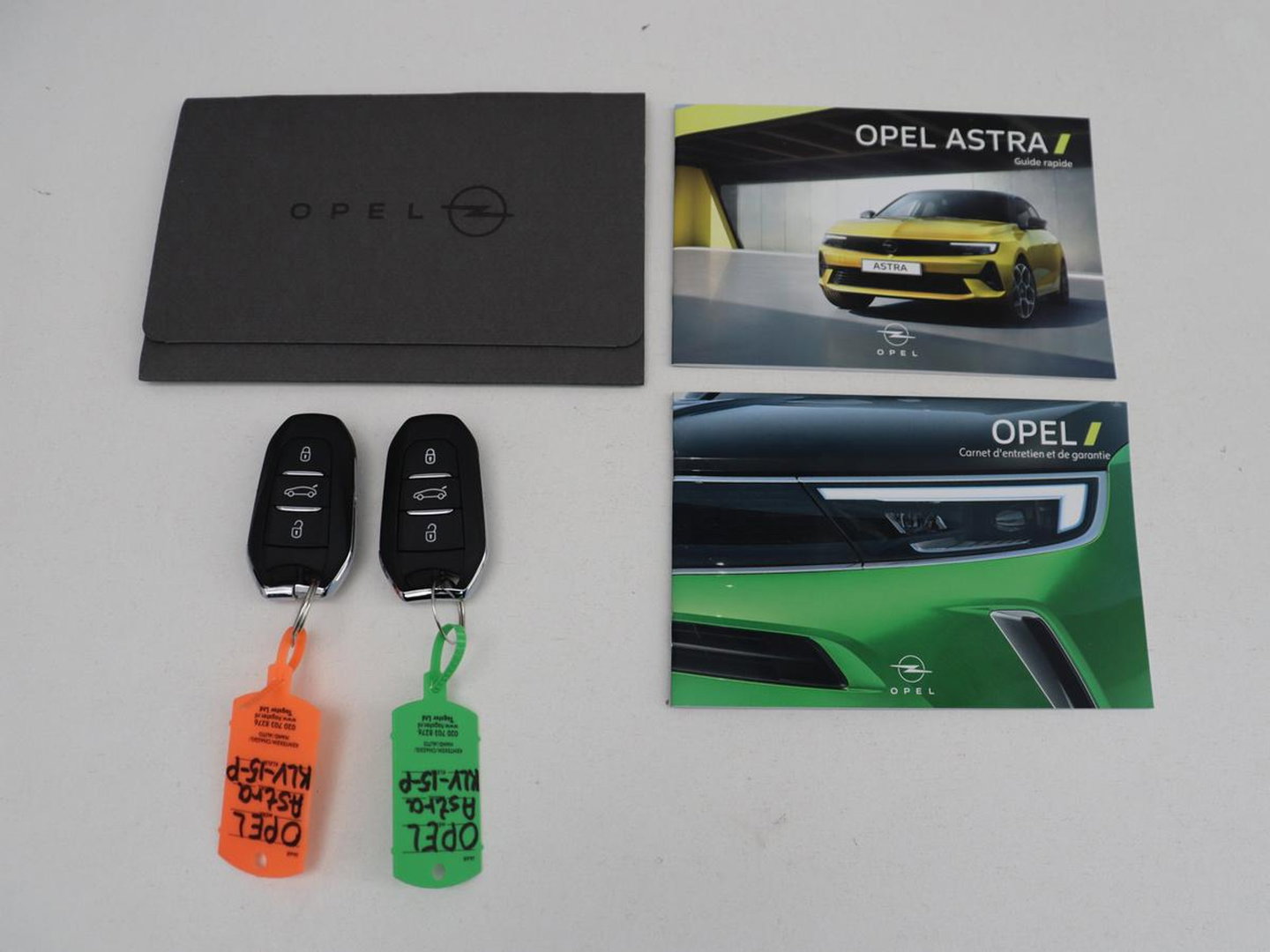 Opel Astra 1.6 Hybrid GS Line | SOH 97.7% | Adaptive cruise | Stuur/stoel verwarming | 360 camera | Climate control | Carplay | Sfeerverlichting | Full Led |