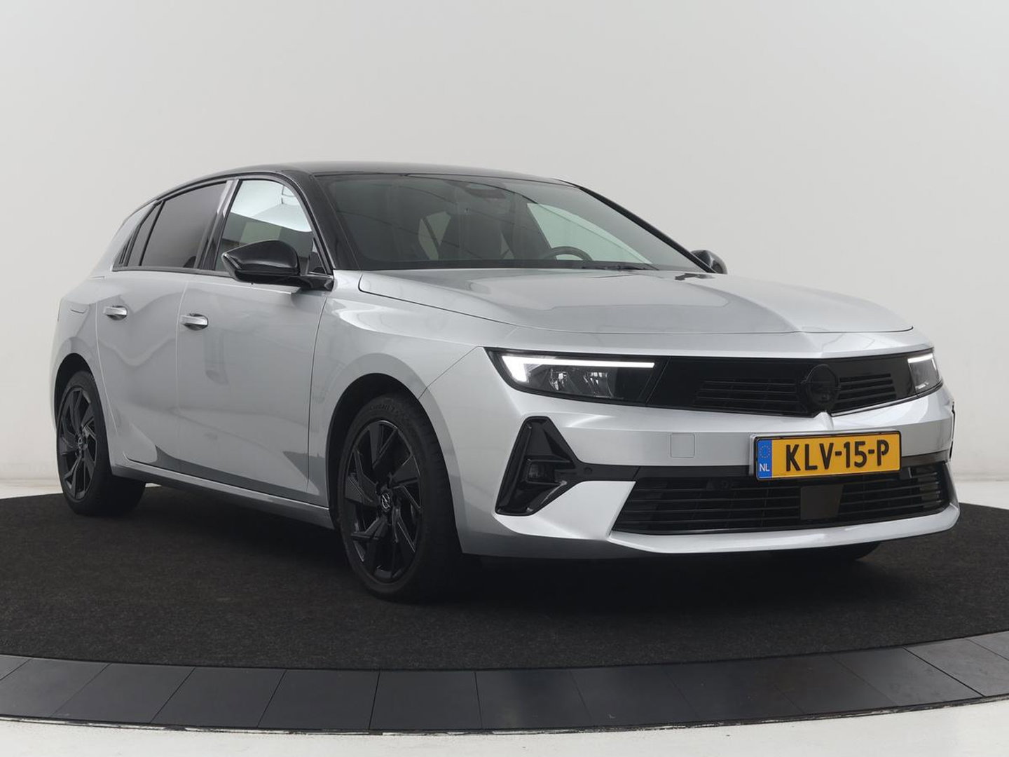 Opel Astra 1.6 Hybrid GS Line | SOH 97.7% | Adaptive cruise | Stuur/stoel verwarming | 360 camera | Climate control | Carplay | Sfeerverlichting | Full Led |