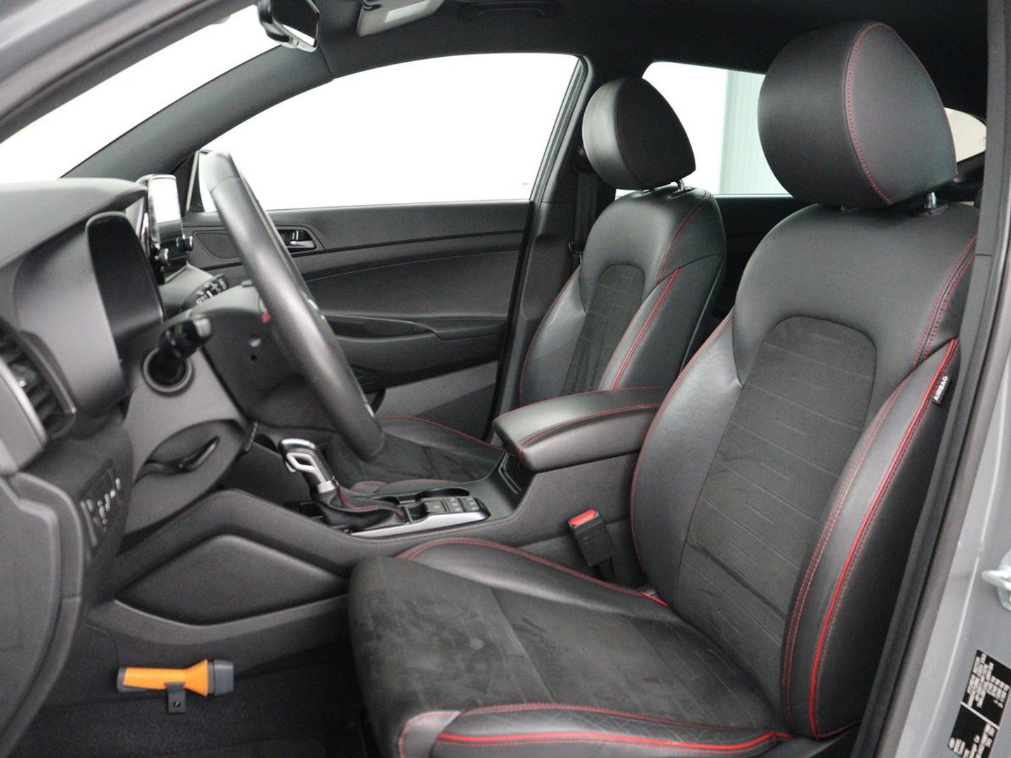Hyundai Tucson 1.6 T-GDI Comfort N-Line | Trekhaak | 360 camera | Adaptive cruise | Carplay | Leder/alcantara | Stoelverwarming | Climate control | Full LED | Park assist |