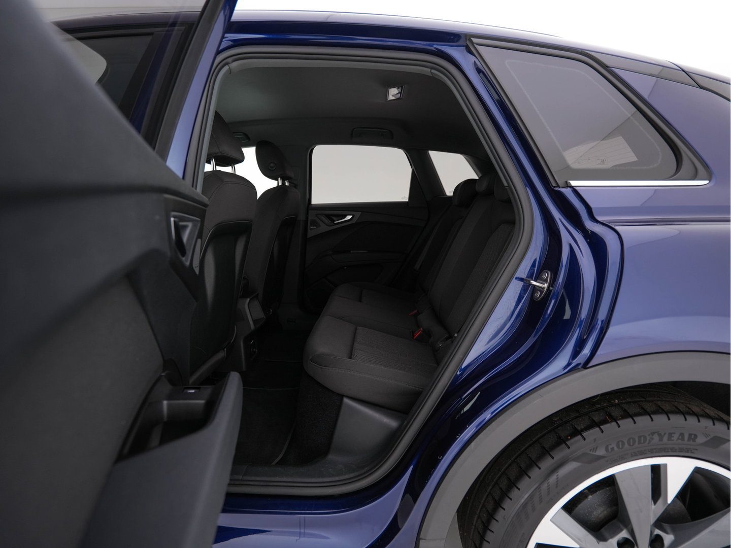 Audi Q4 e-tron 40 Launch edition 77 kWh [3-Fase-11kW] {SoH-94%} (INCL.BTW) *ADAPTIVE-CRUISE | SONOS-SOUND | HEATED-COMFORTSEATS | DIGI-COCKPIT | DAB+ | PRIVACY-GLASS | ECC | PDC | 20''ALU*
