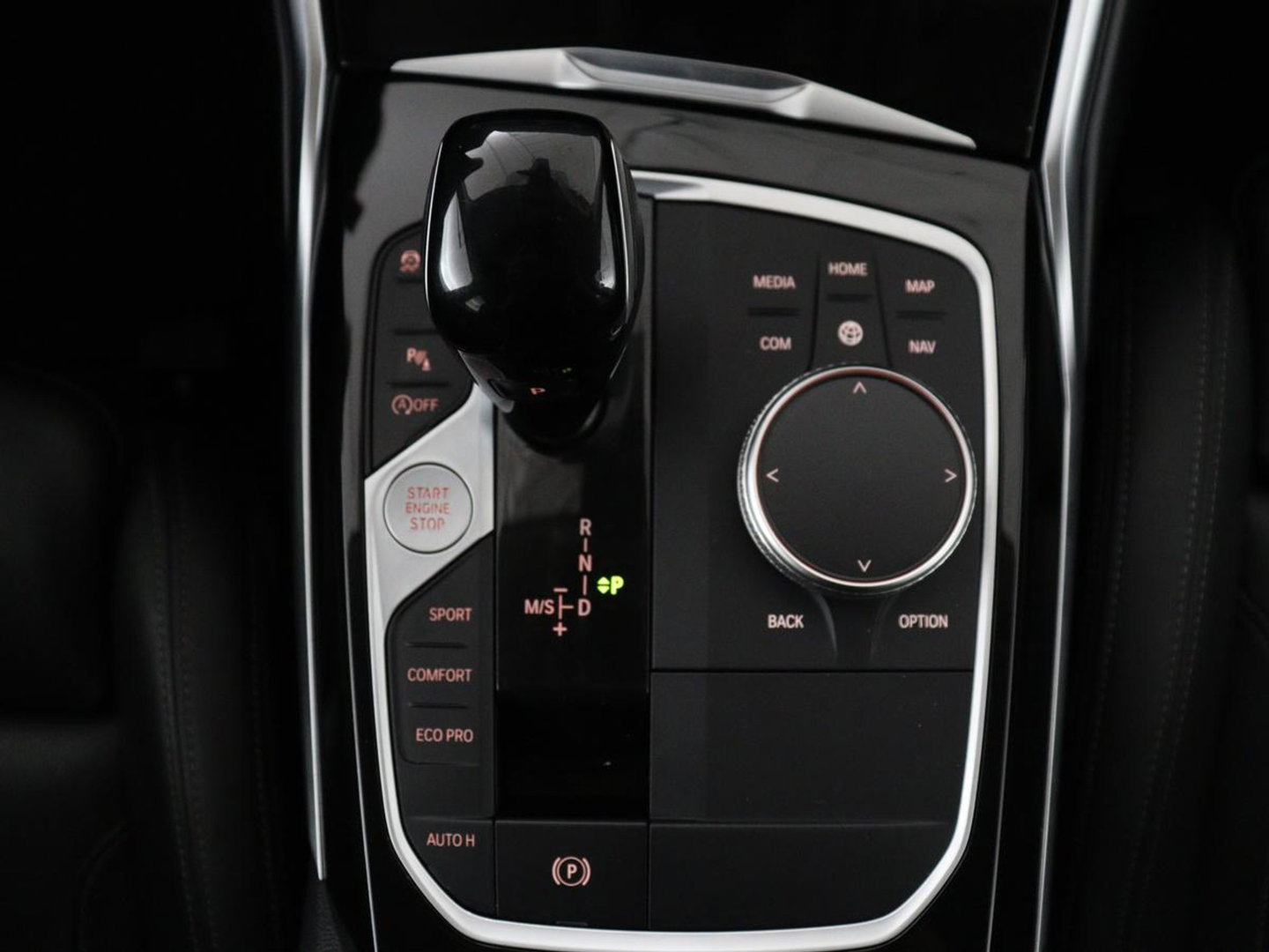 BMW 3 Serie Touring 318i Business Edition Plus | Leder | Stoelverwarming | Carplay | Virtueel dashboard | Cruise control | Climate control | Park assist | Full LED |