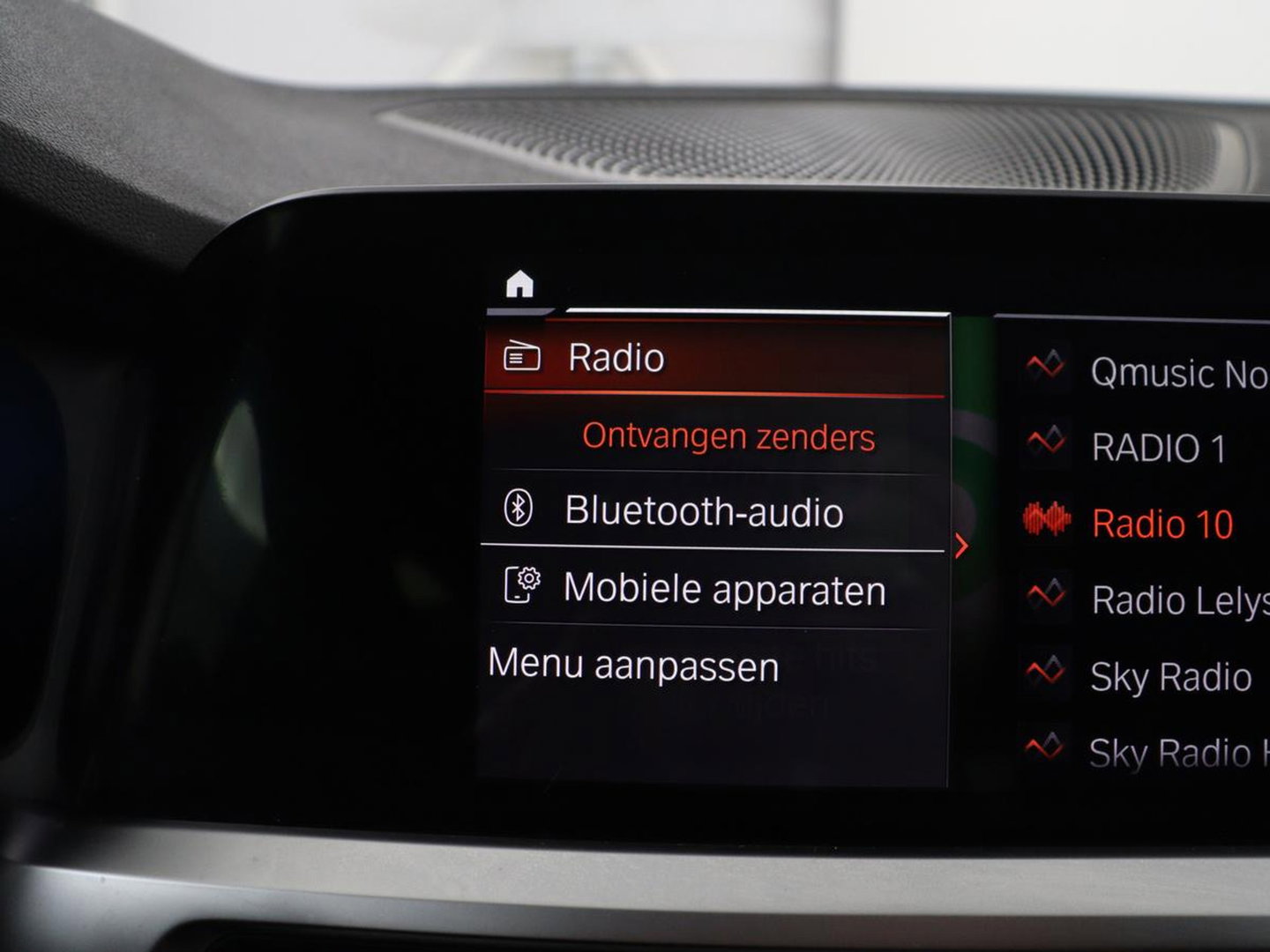 BMW 3 Serie Touring 318i Business Edition Plus | Leder | Stoelverwarming | Carplay | Virtueel dashboard | Cruise control | Climate control | Park assist | Full LED |