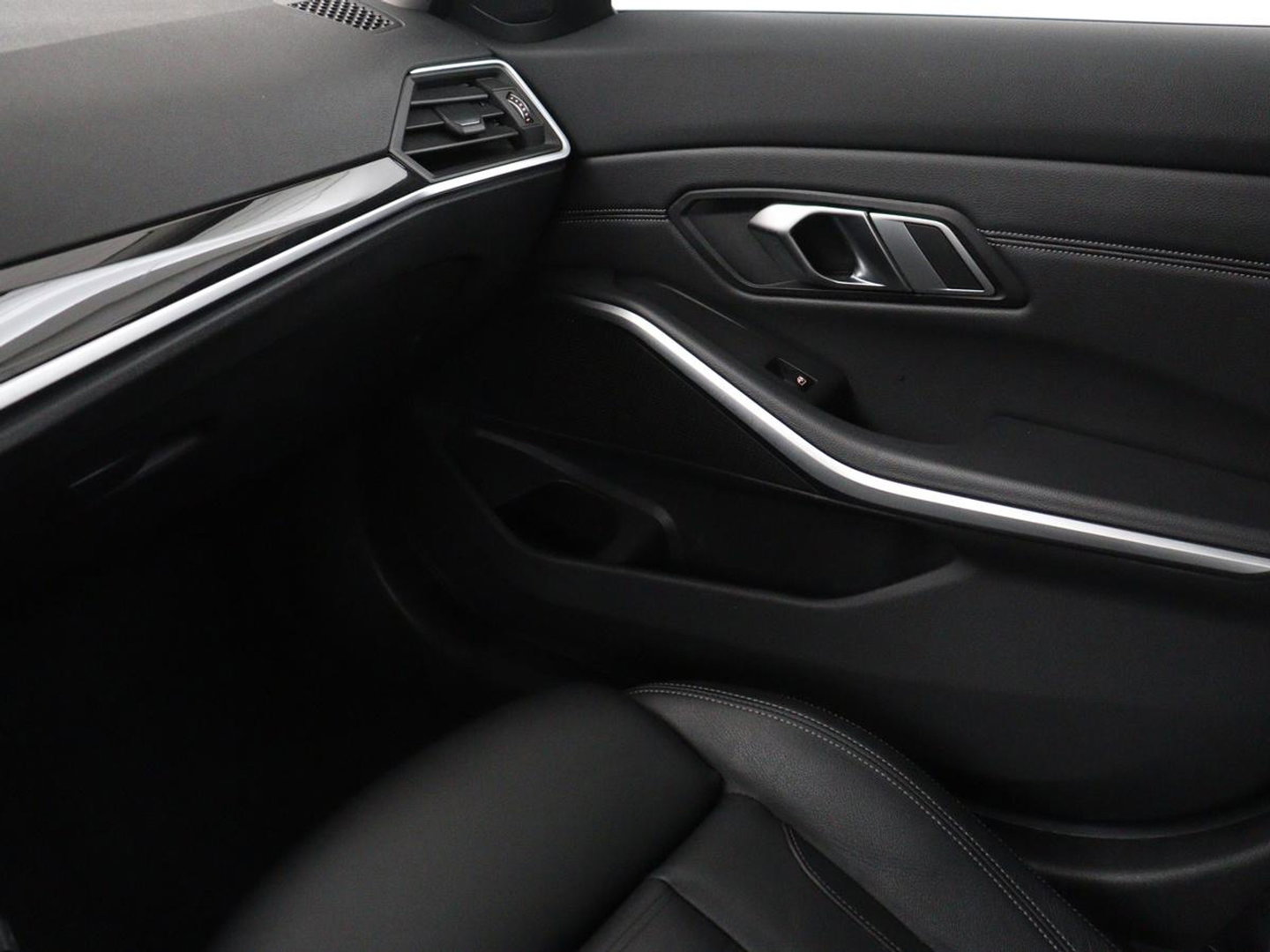 BMW 3 Serie Touring 318i Business Edition Plus | Leder | Stoelverwarming | Carplay | Virtueel dashboard | Cruise control | Climate control | Park assist | Full LED |