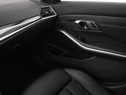BMW 3 Serie Touring 318i Business Edition Plus | Leder | Stoelverwarming | Carplay | Virtueel dashboard | Cruise control | Climate control | Park assist | Full LED |